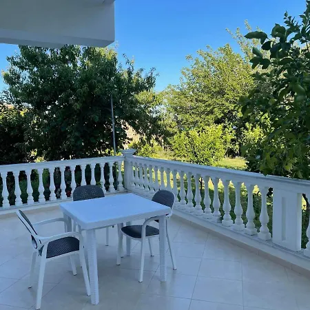 Helen 公寓 Lukovë