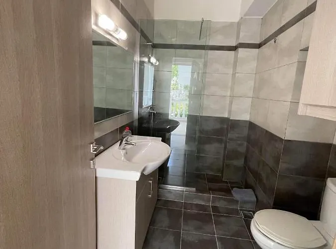 Helen Apartment Lukove